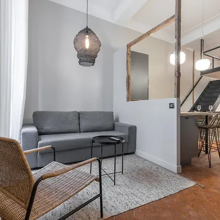 Charming 2 Bdr Old Town Διαμέρισμα *