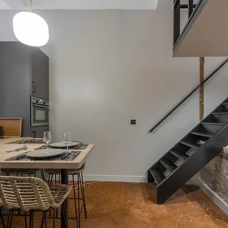 Charming 2 Bdr Old Town Διαμέρισμα *